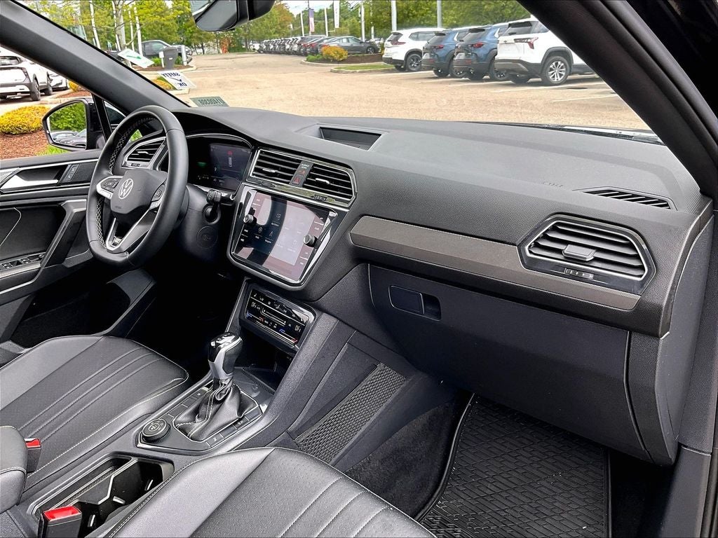 2023 Volkswagen Tiguan SE R-Line Black