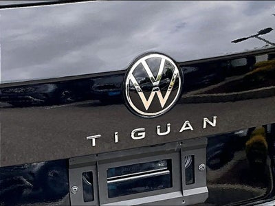 2023 Volkswagen Tiguan SE R-Line Black