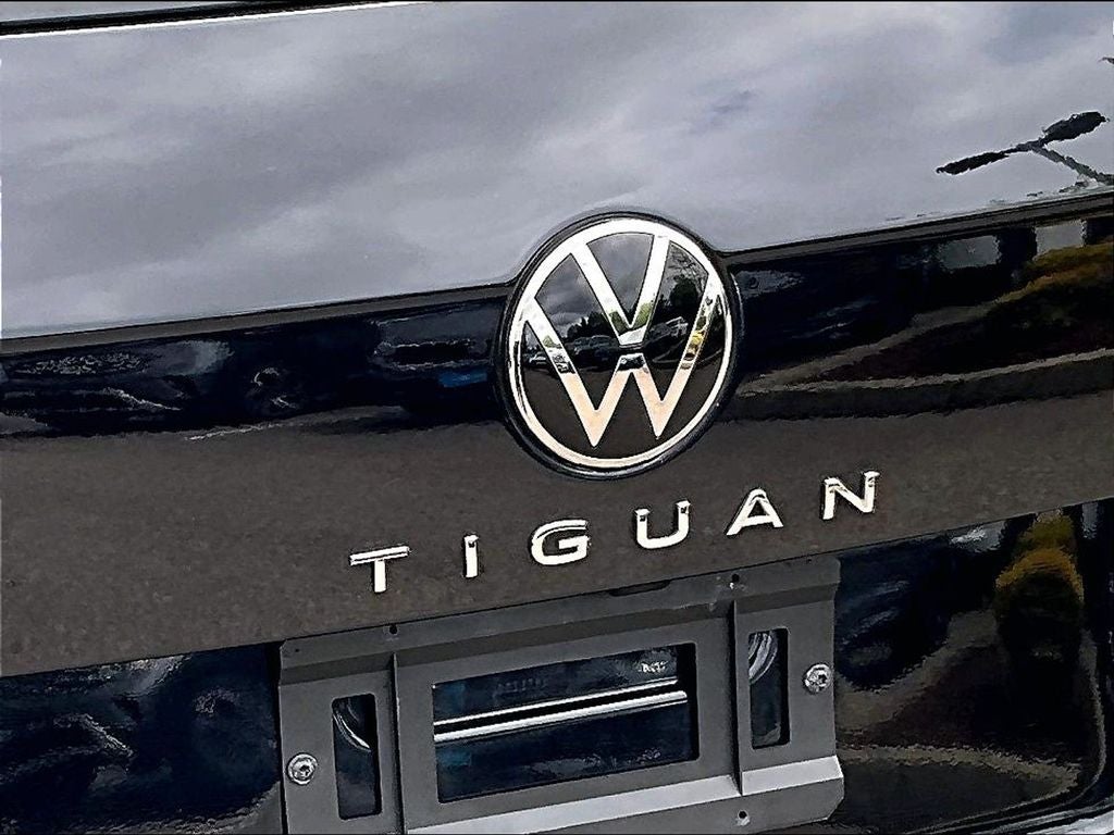 2023 Volkswagen Tiguan SE R-Line Black