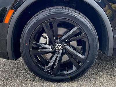 2023 Volkswagen Tiguan SE R-Line Black