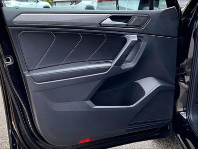 2023 Volkswagen Tiguan SE R-Line Black