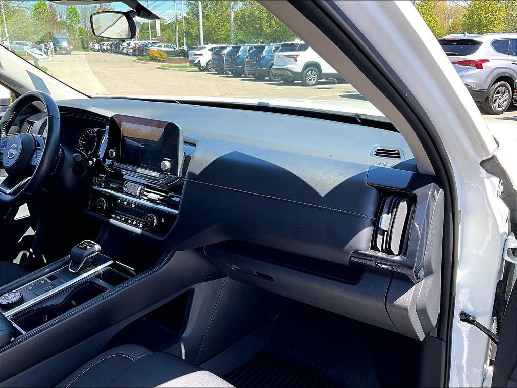 2023 Nissan Pathfinder SV