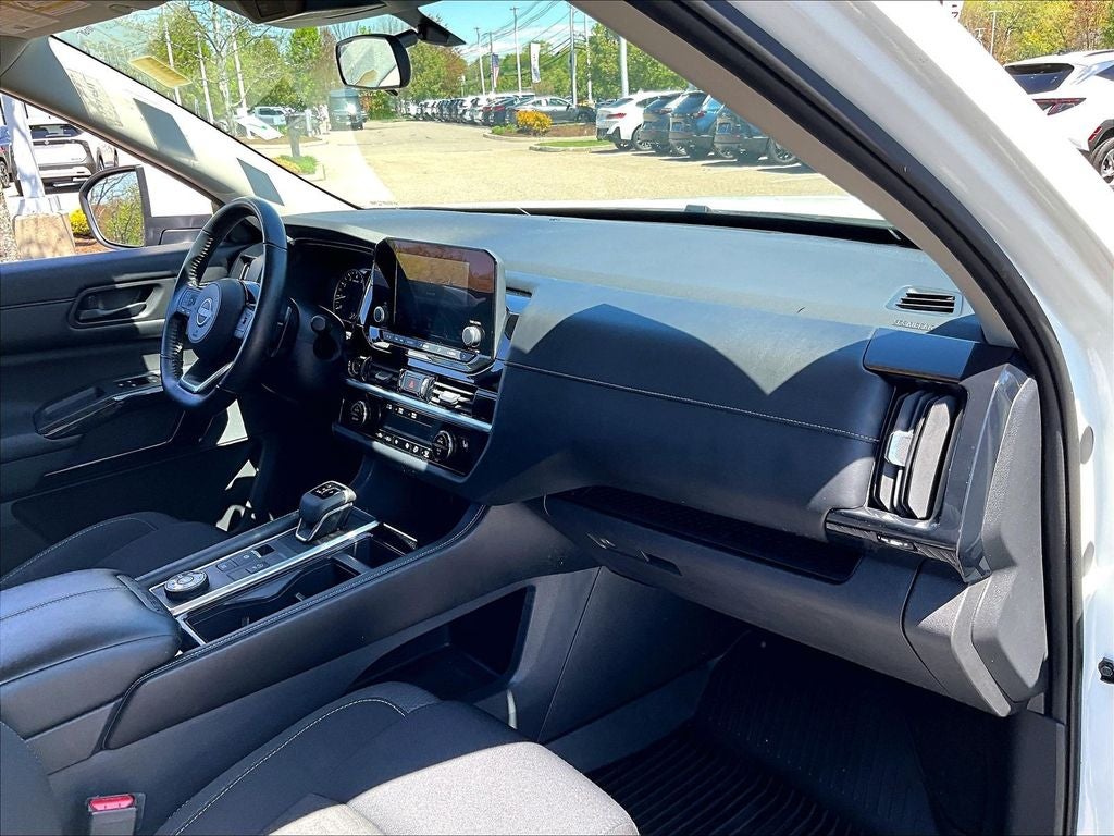 2023 Nissan Pathfinder SV
