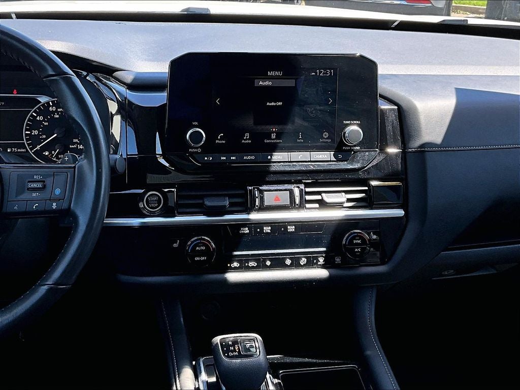 2023 Nissan Pathfinder SV