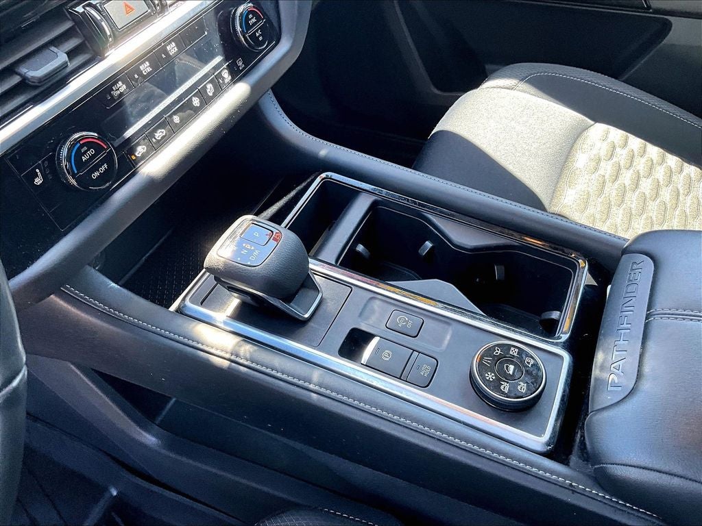 2023 Nissan Pathfinder SV