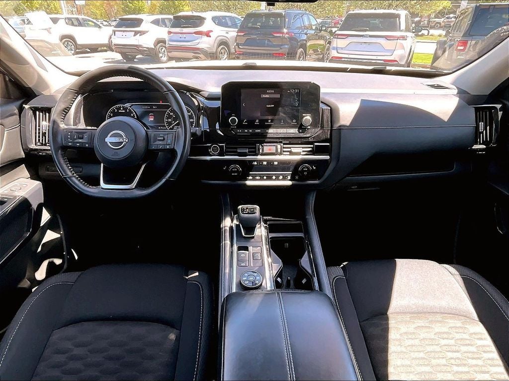 2023 Nissan Pathfinder SV