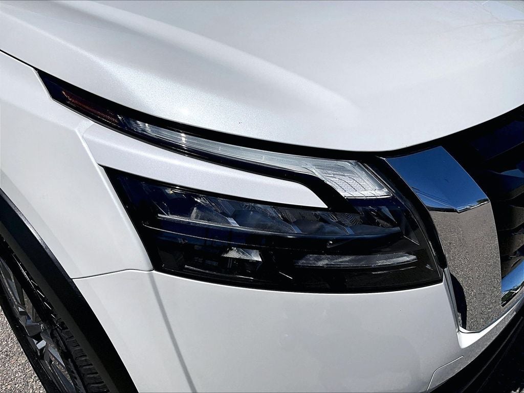 2023 Nissan Pathfinder SV
