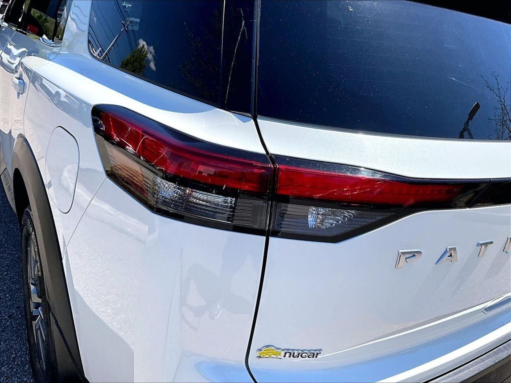 2023 Nissan Pathfinder SV
