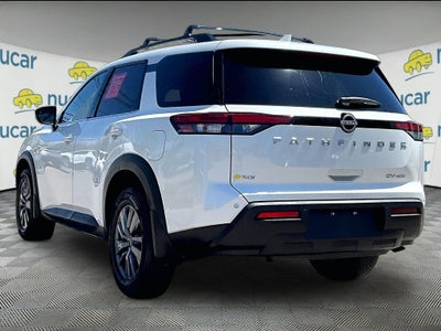 2023 Nissan Pathfinder SV