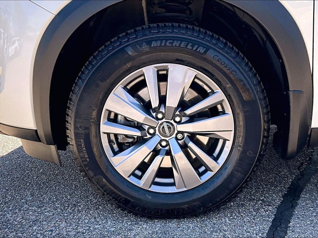 2023 Nissan Pathfinder SV