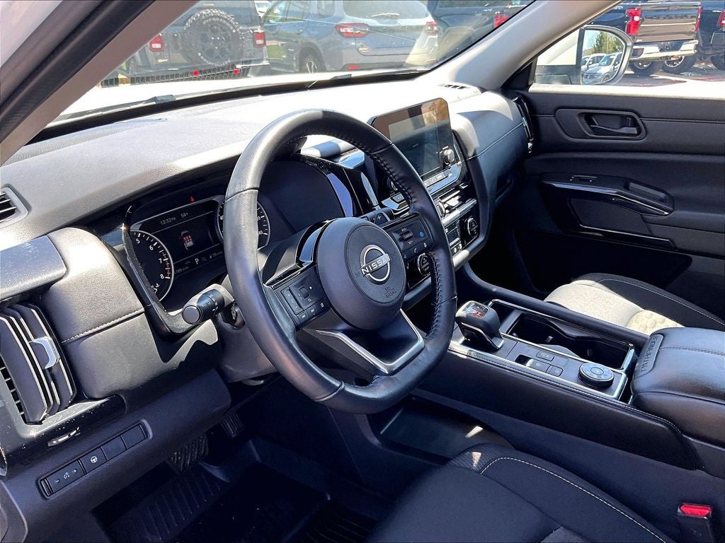 2023 Nissan Pathfinder SV