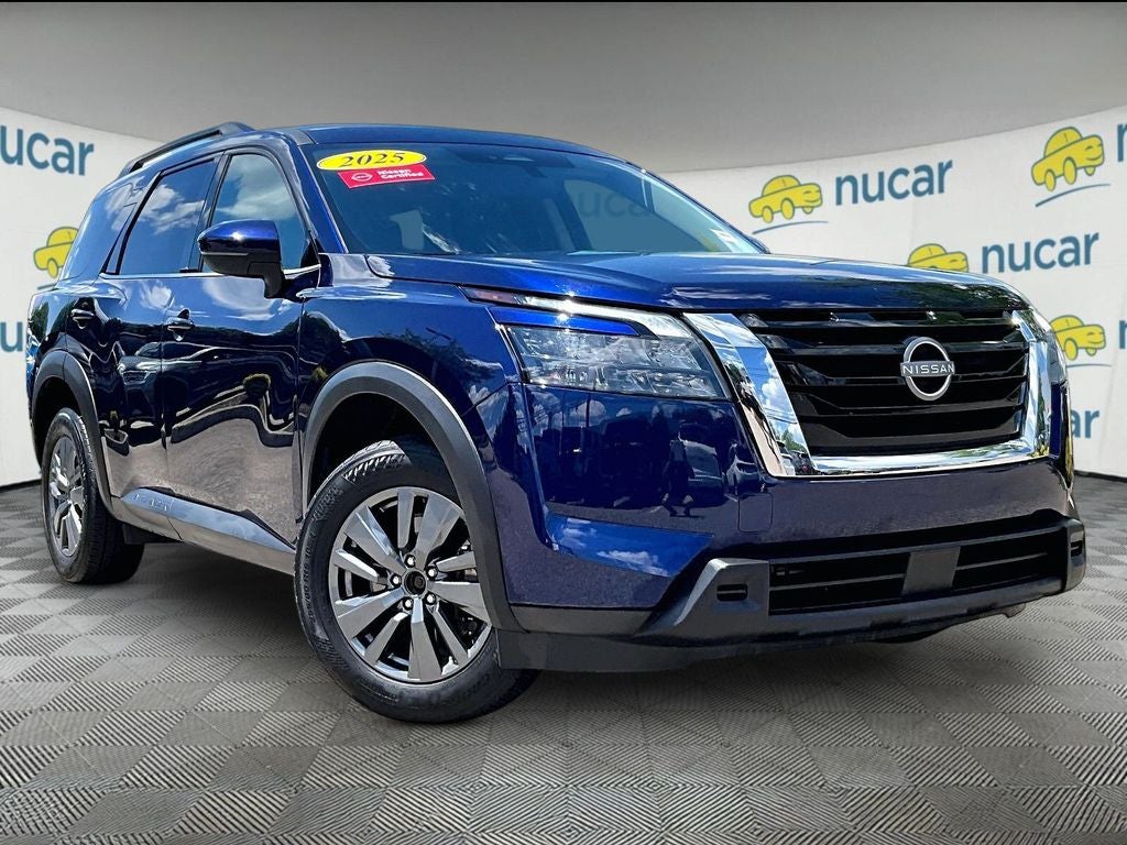 2025 Nissan Pathfinder SV