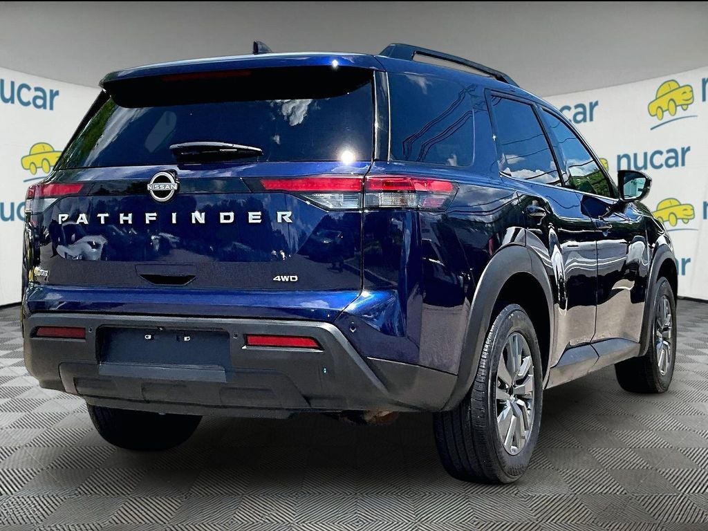 2025 Nissan Pathfinder SV