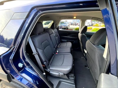 2025 Nissan Pathfinder SV