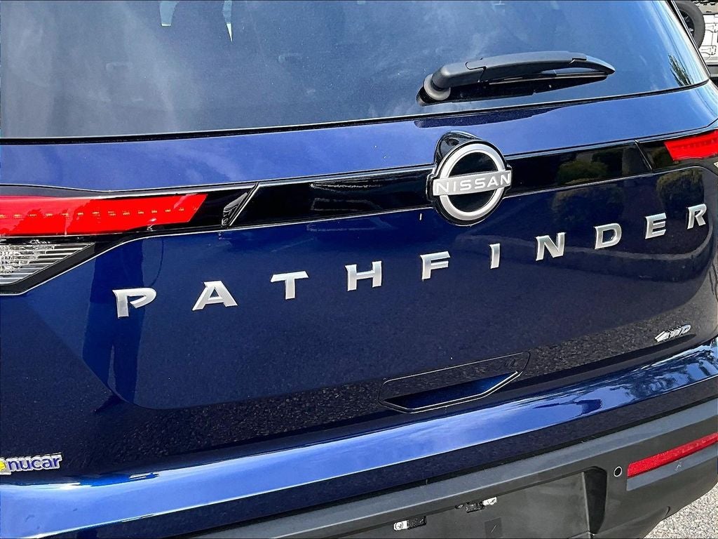 2025 Nissan Pathfinder SV
