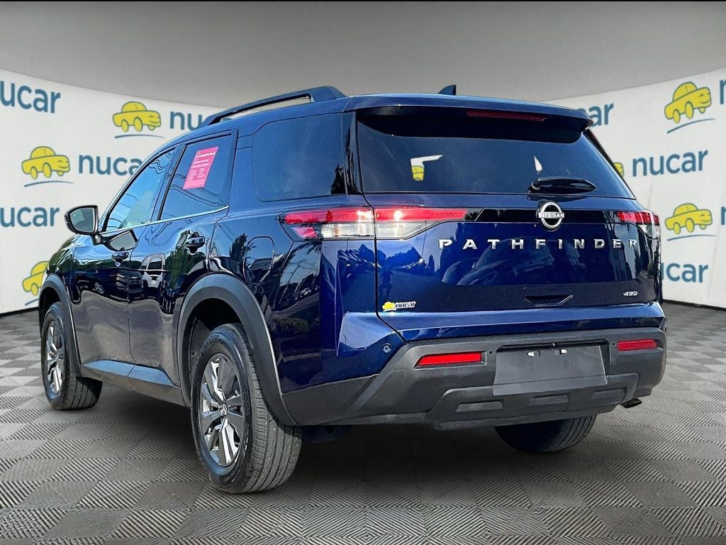 2025 Nissan Pathfinder SV