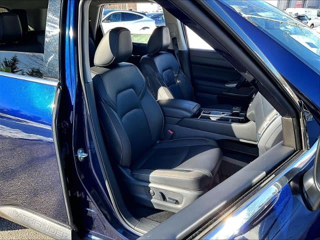 2025 Nissan Pathfinder SL 4WD