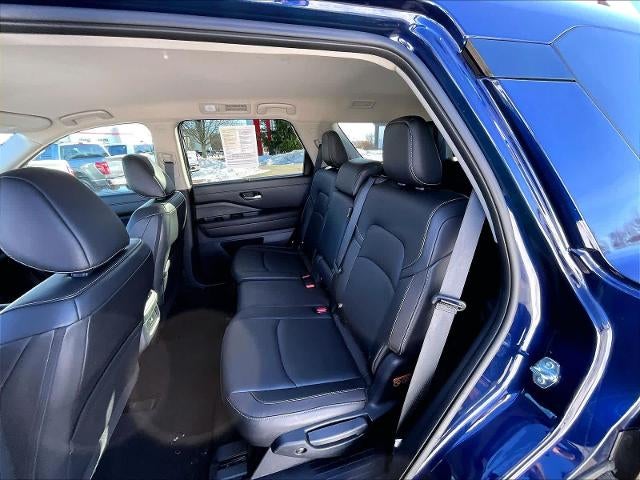 2025 Nissan Pathfinder SL 4WD
