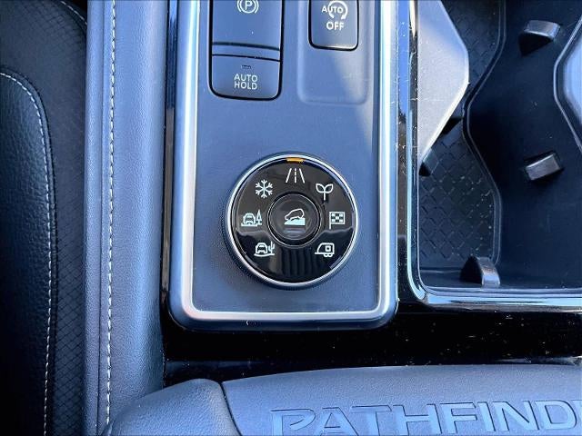 2025 Nissan Pathfinder SL 4WD