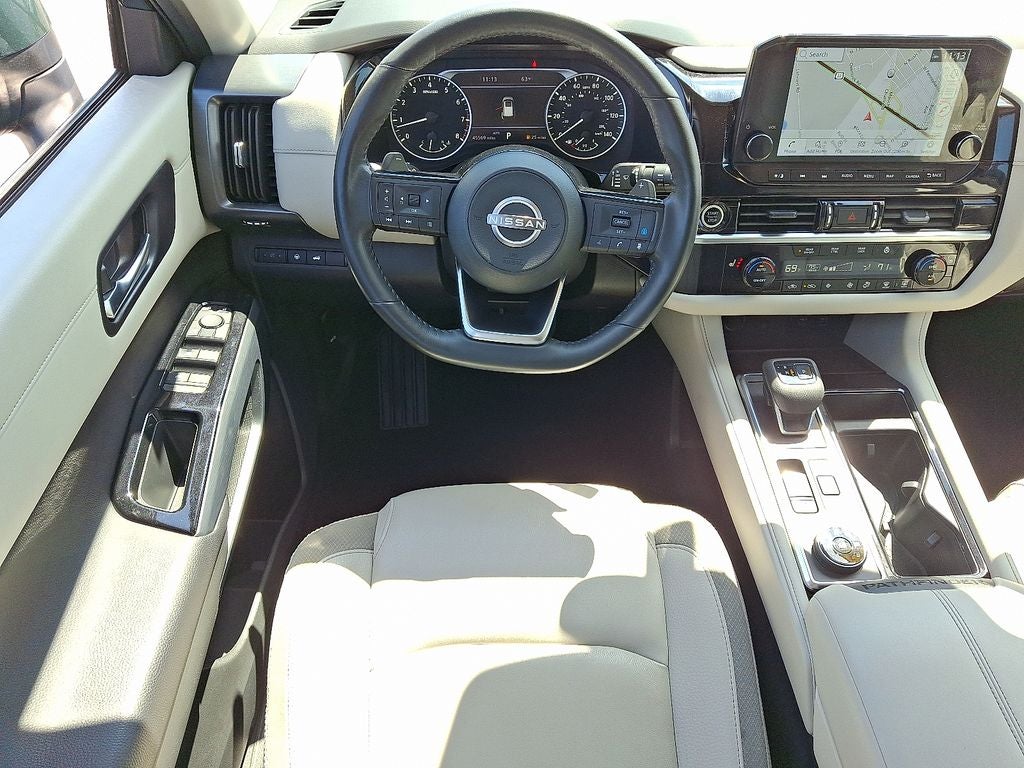 2023 Nissan Pathfinder SL