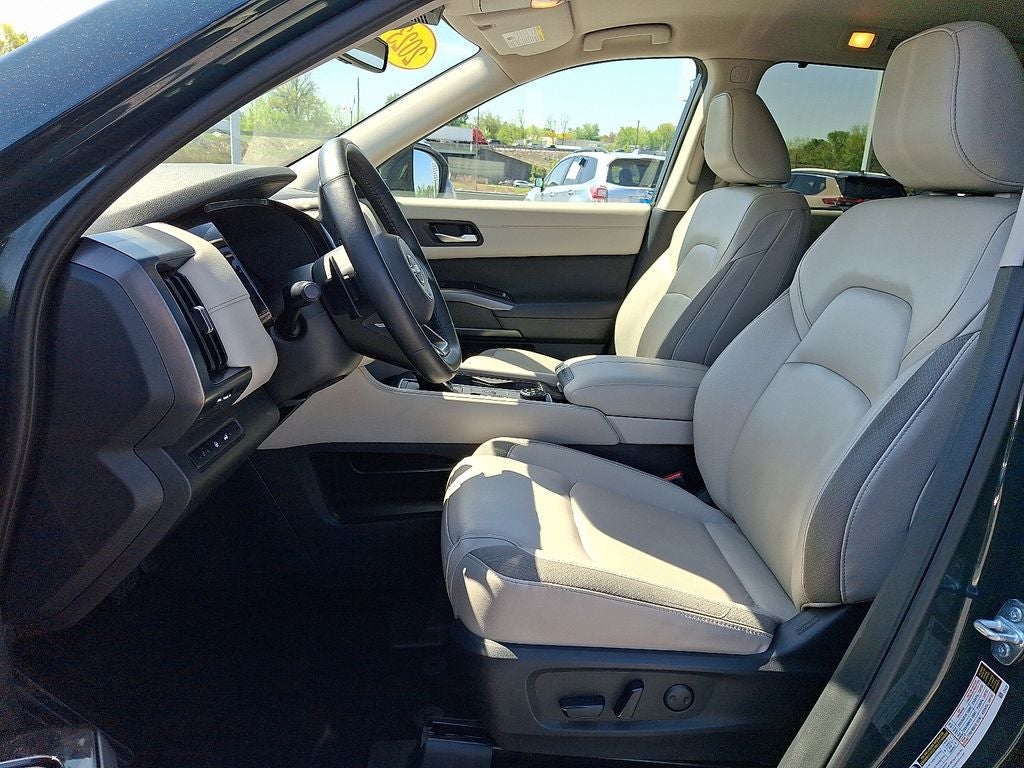 2023 Nissan Pathfinder SL