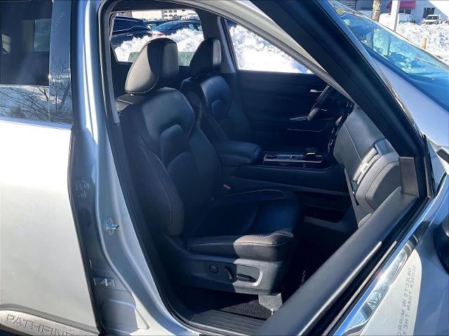 2024 Nissan Pathfinder SL 4WD