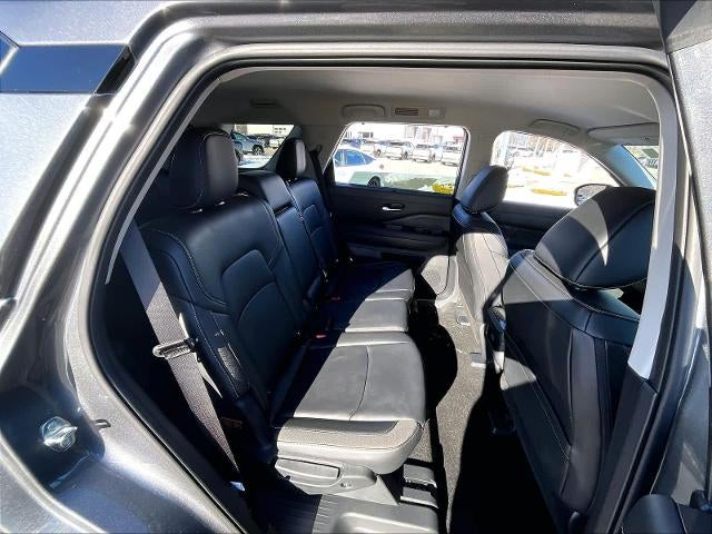 2025 Nissan Pathfinder SL 4WD