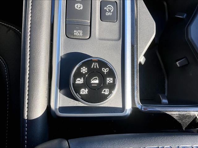 2025 Nissan Pathfinder SL 4WD