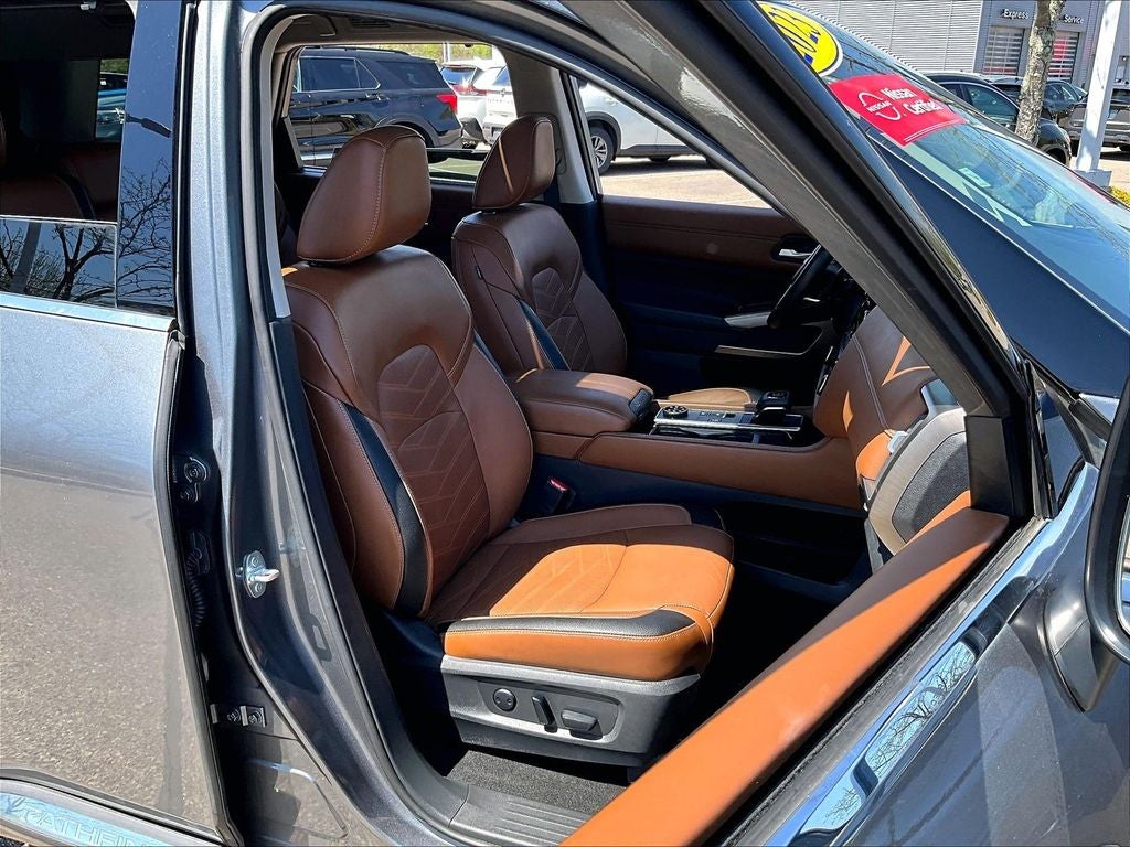 2023 Nissan Pathfinder Platinum