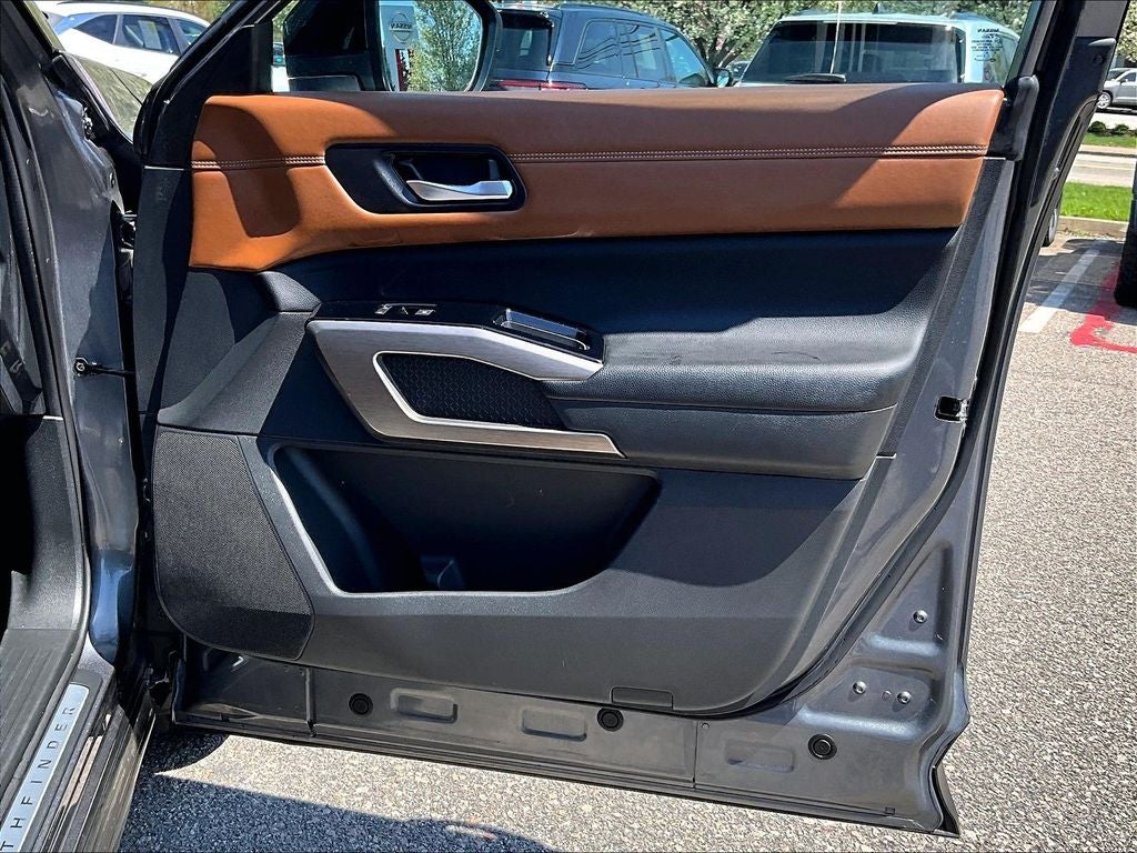 2023 Nissan Pathfinder Platinum