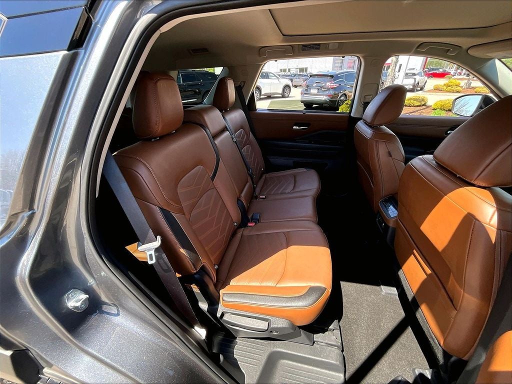 2023 Nissan Pathfinder Platinum