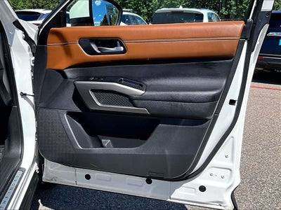 2023 Nissan Pathfinder Platinum