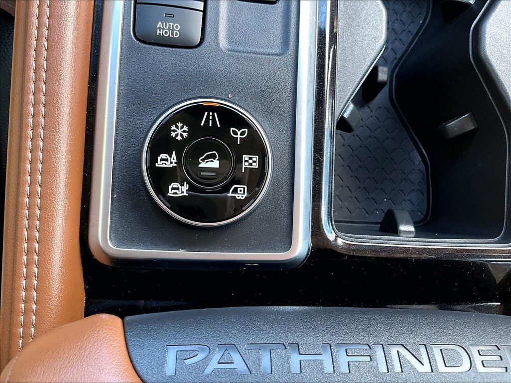 2023 Nissan Pathfinder Platinum