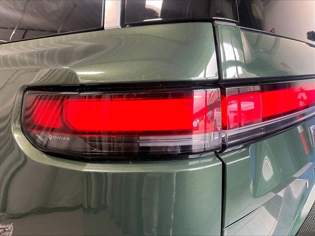 2023 Rivian R1S Adventure
