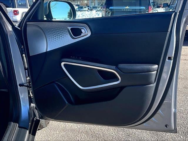 2023 Kia Soul LX IVT