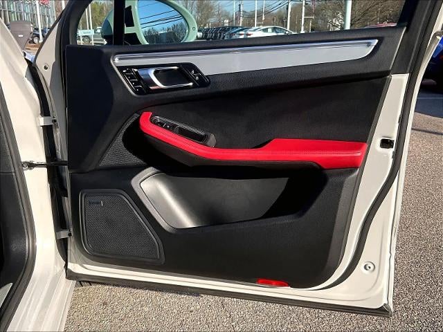 2021 Porsche Macan Turbo AWD