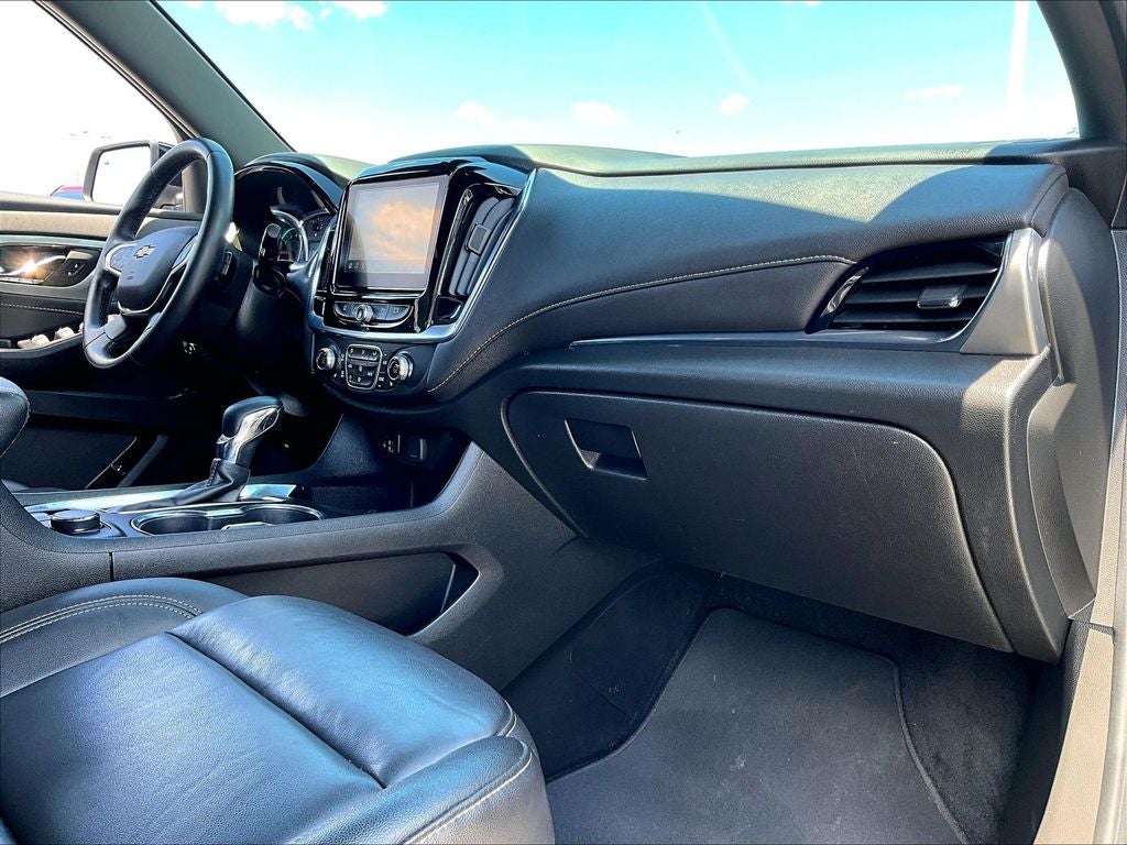 2023 Chevrolet Traverse LT Leather