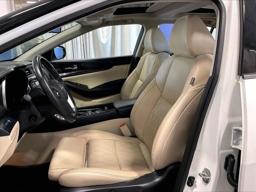 2023 Nissan Maxima Platinum