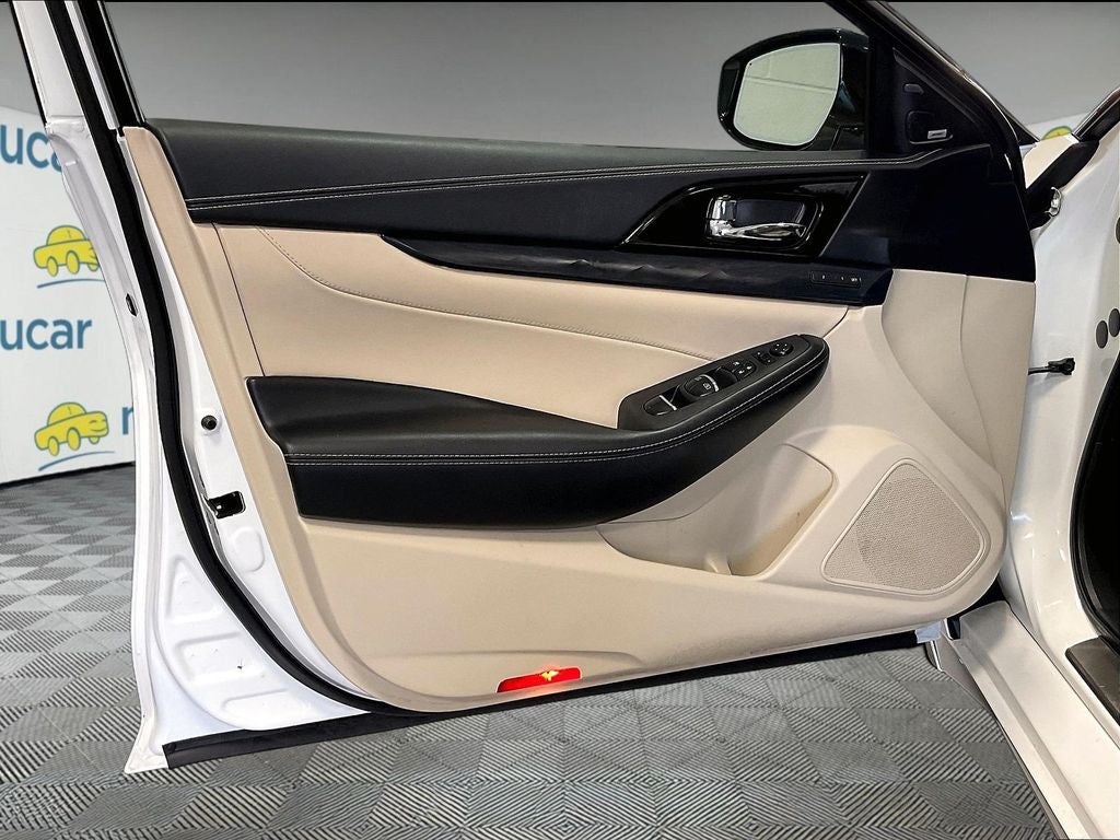 2023 Nissan Maxima Platinum