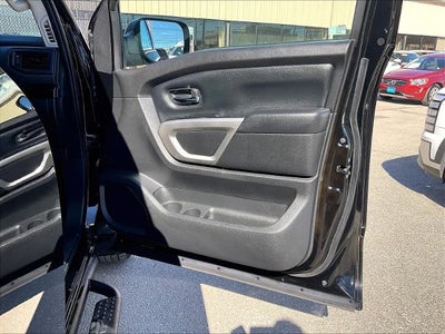 2023 Nissan Titan 4x4 Crew Cab SV