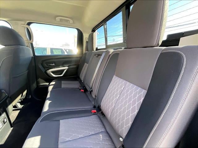 2023 Nissan Titan 4x4 Crew Cab SV