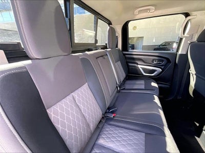 2023 Nissan Titan 4x4 Crew Cab SV