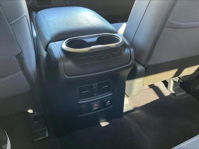 2023 Nissan Titan 4x4 Crew Cab SV