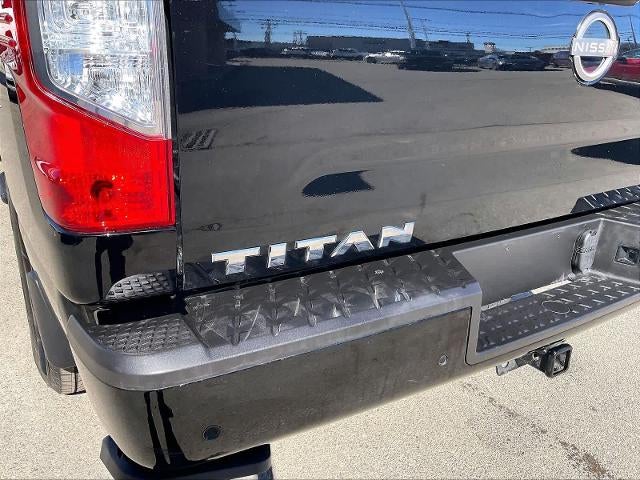 2023 Nissan Titan 4x4 Crew Cab SV
