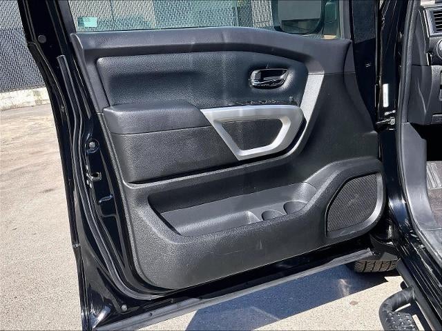 2023 Nissan Titan 4x4 Crew Cab SV