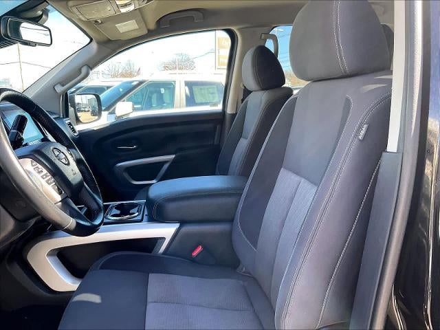 2023 Nissan Titan 4x4 Crew Cab SV