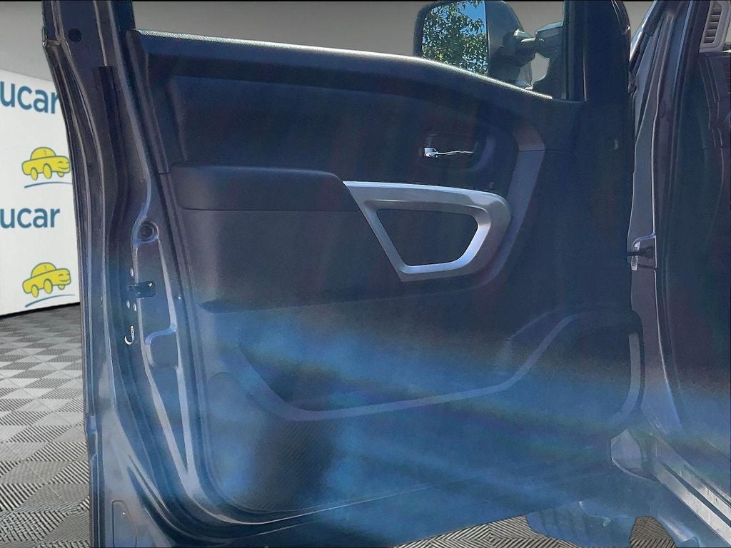 2022 Nissan Titan SV