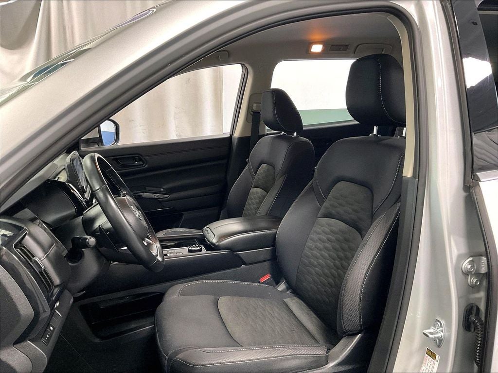 2023 Nissan Pathfinder SV