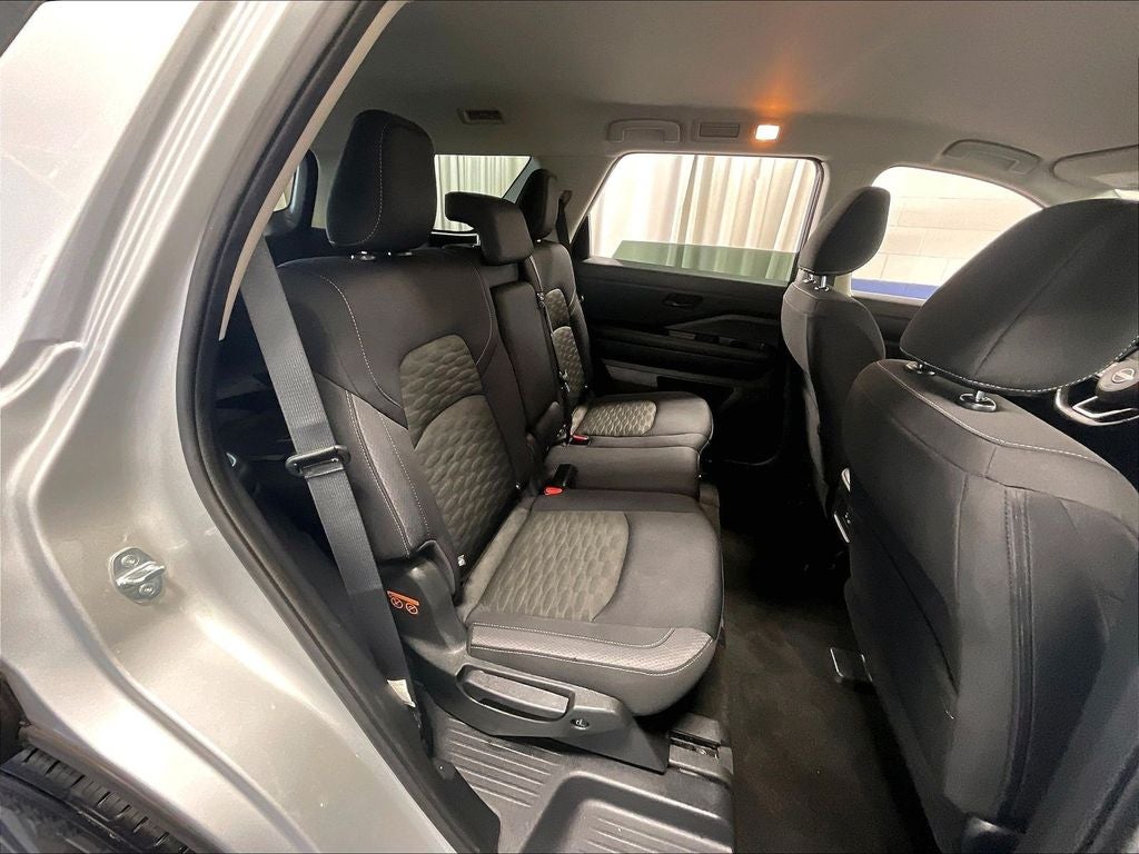 2023 Nissan Pathfinder SV