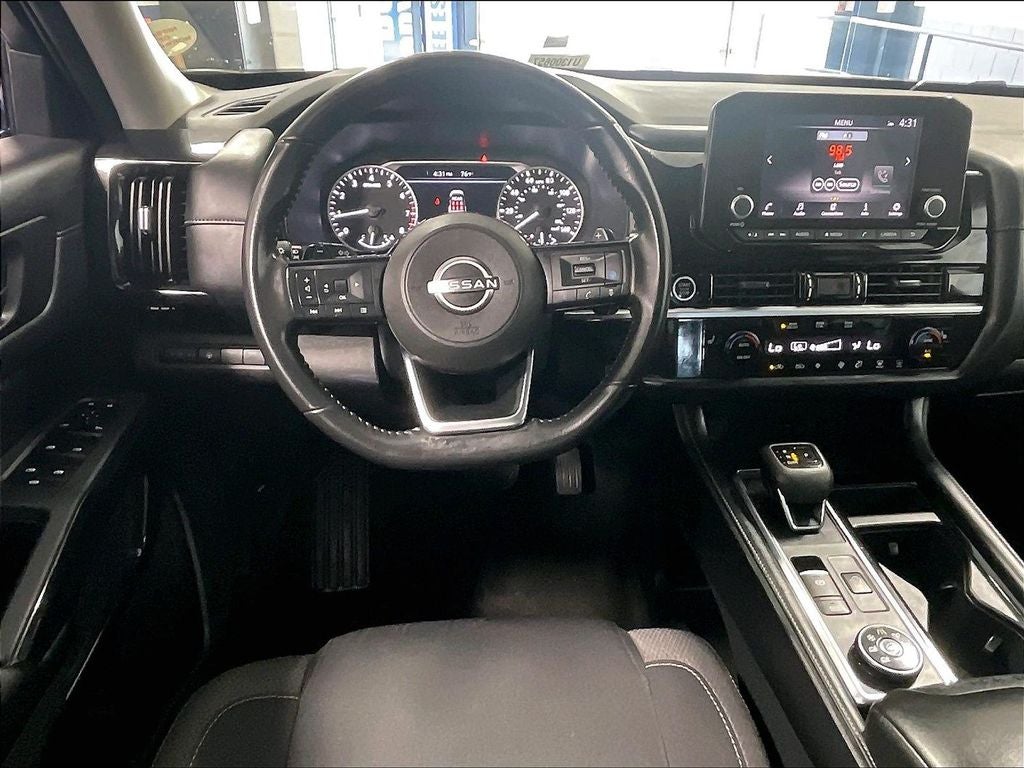2023 Nissan Pathfinder SV